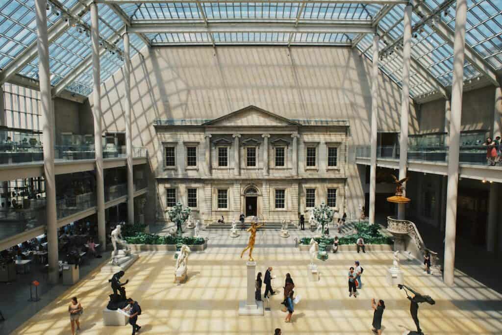 The Met Museum NYC | people at landmark