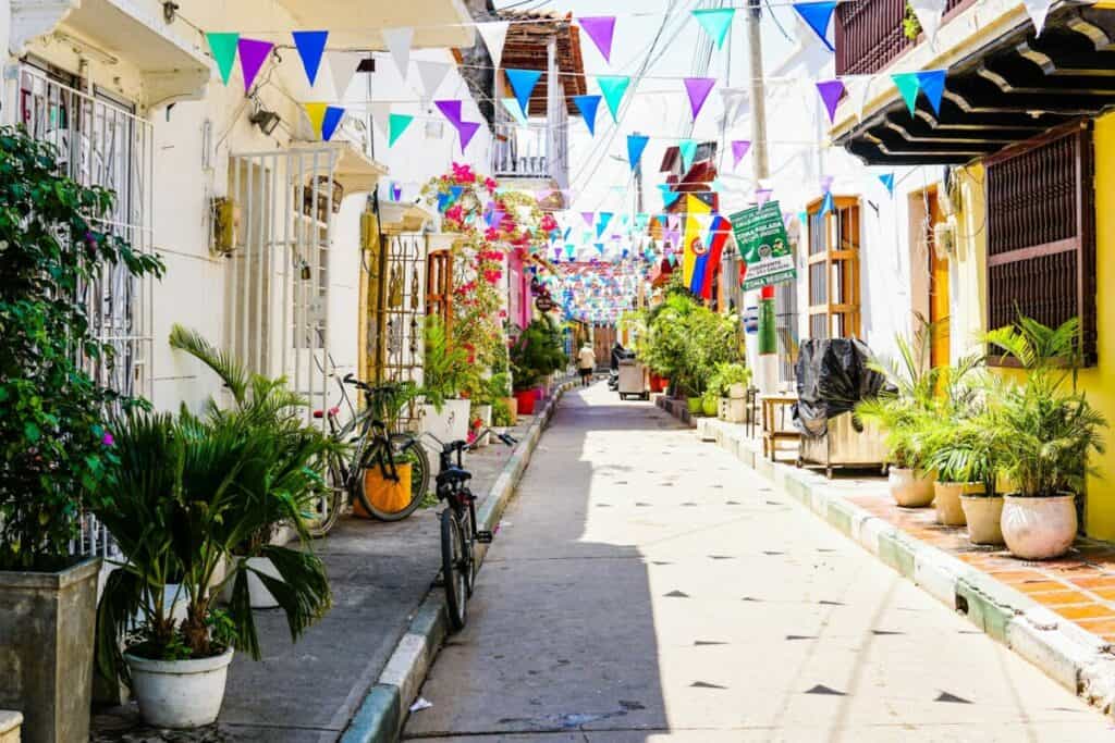 Cartagena, Colombia | empty pathway